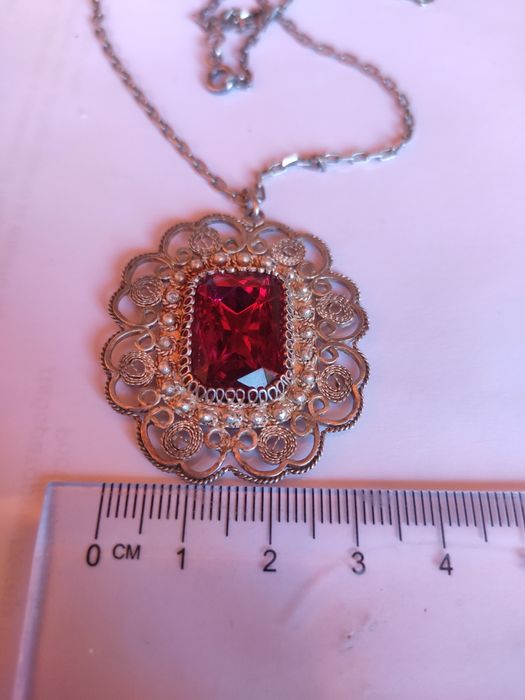 Сребърен синджир с висулка