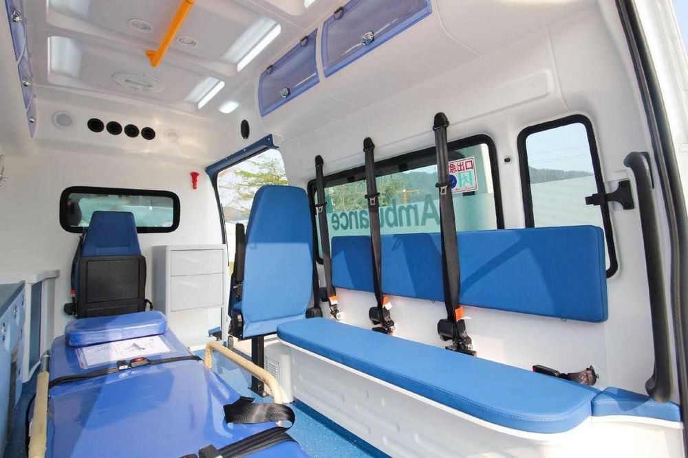 Ford Transit T8 EV Ambulance электрическая машина скорой помощи/406 КМ