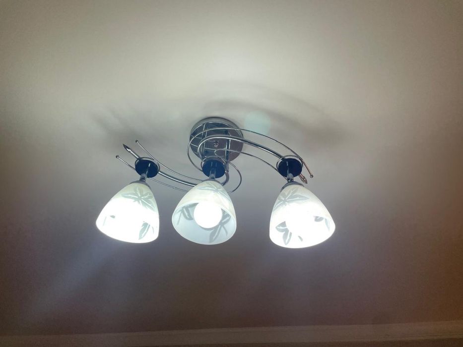 Продам люстры разные