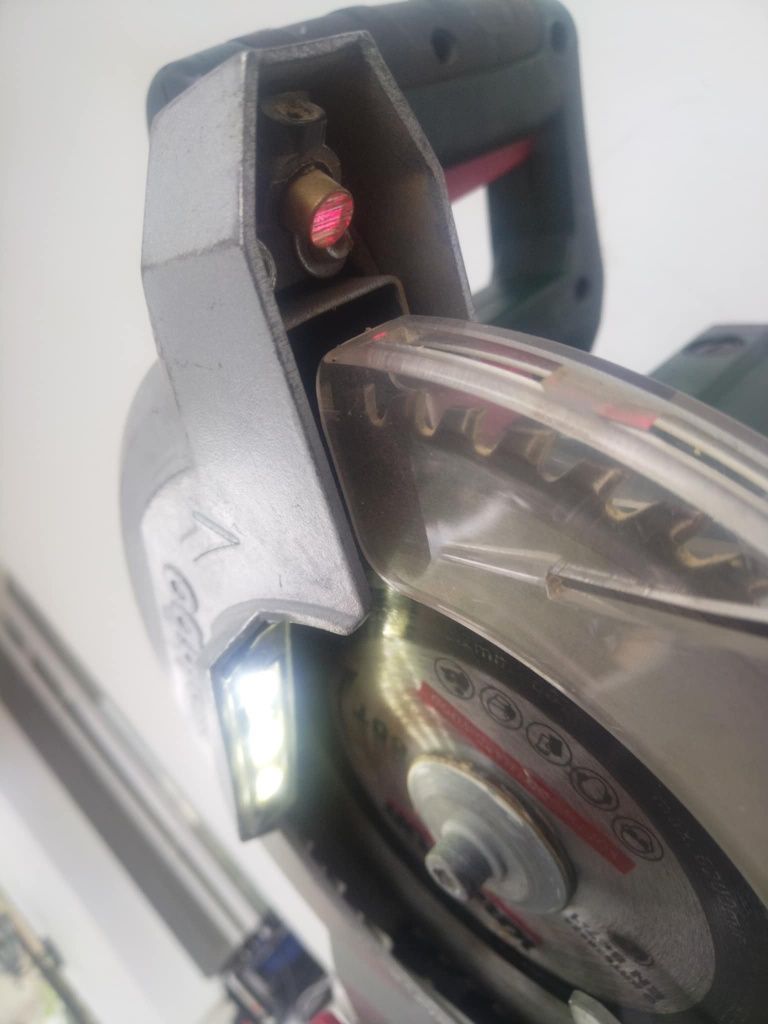 Герунг потапящ циркуляр с изтегляне ø216mm 1500W METABO KGS 216M, лазе