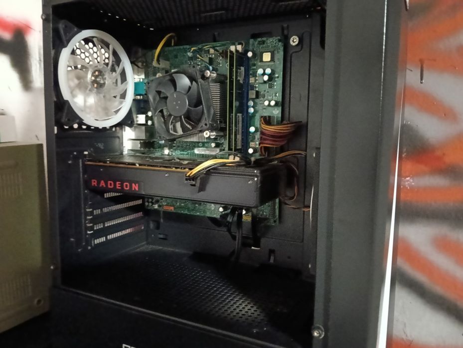 Vând sau schimb  pc gaming