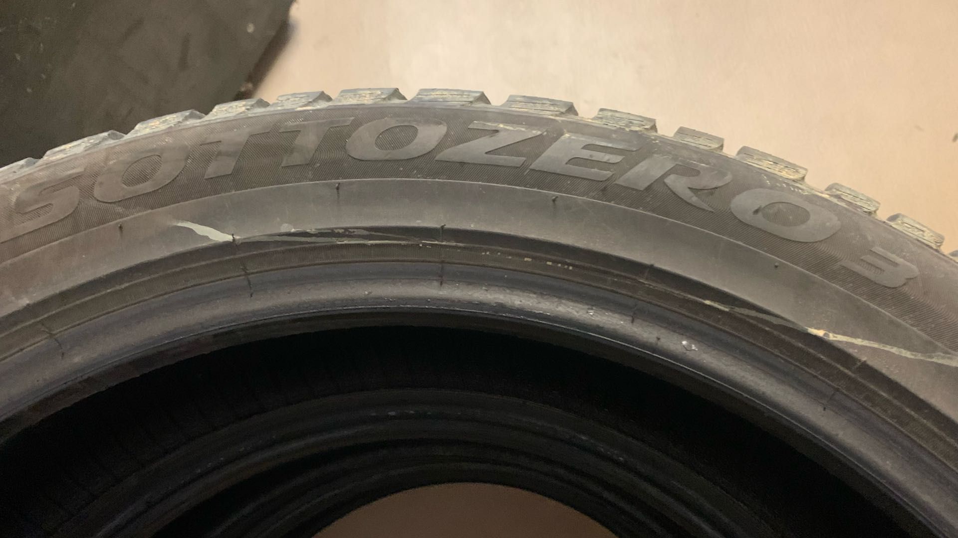 Anvelope iarna Pirelli 195/55 R20 95H M+S SottoZero 3, ca noi