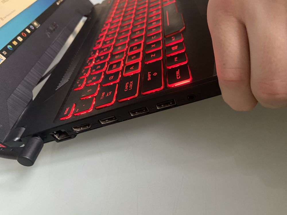 Laptop Tuf Gaming FX 505 G ca nou