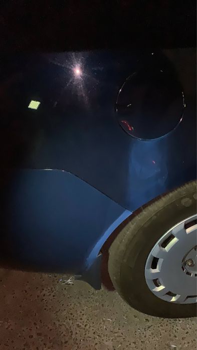 ультрафиолетовая лампа telpilla fonar kraska sepilganini ko'rsatadi