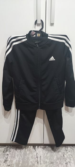 Trening adidas mărimea 128