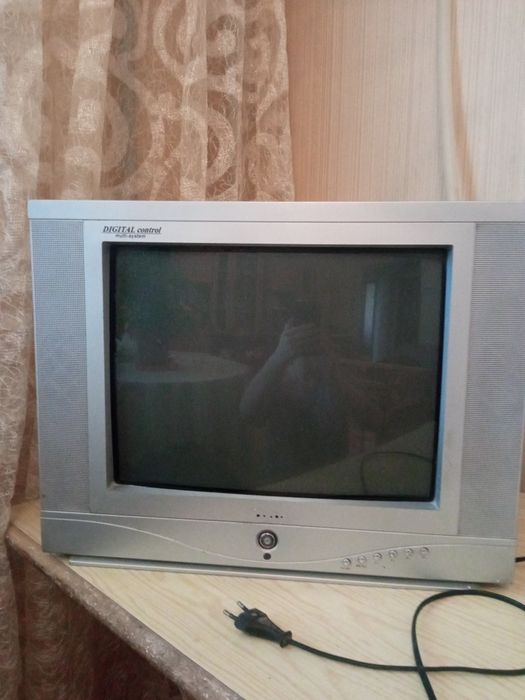 Телевизор  цветной в рабочем состоянии