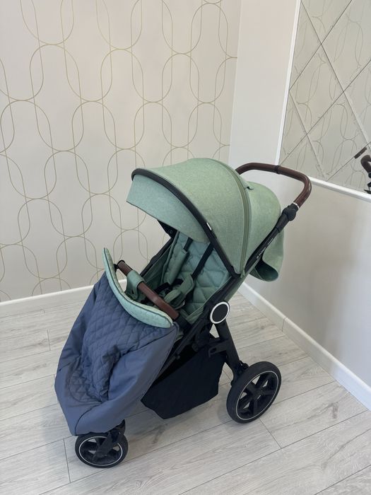 Маневренная коляска в идеальном состоянии