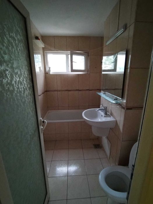 Inchiriez apartament 3 c, Podu Roș