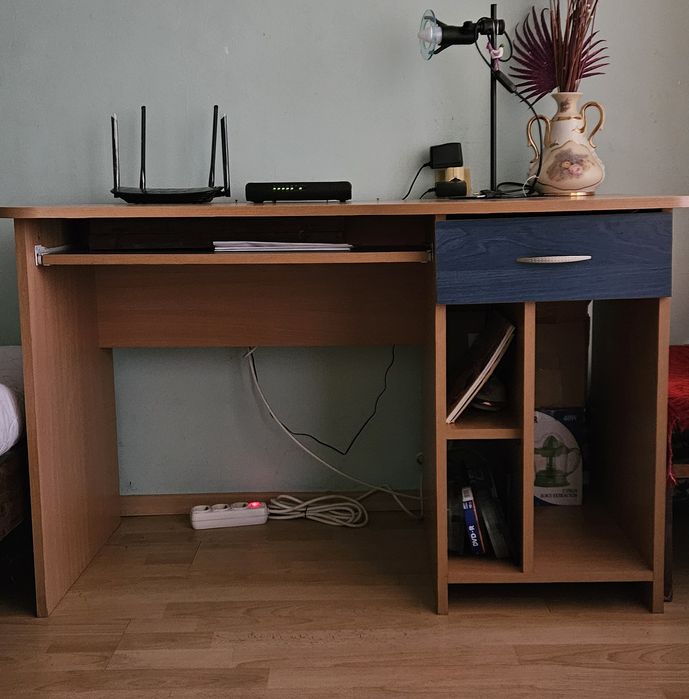 Ученическо бюро и въртящ се стол