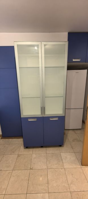 Dulap cu uși de sticla bucatarie