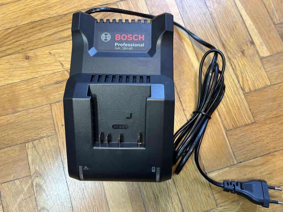 Incarcator-Rapid baterii-10.8-18V, tip GAL 18V-40, nou, original-Bosch