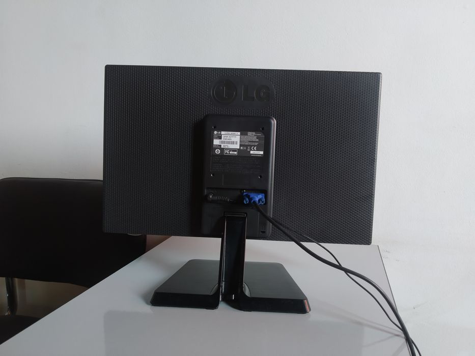 Monitor LG 19 li sotiladi