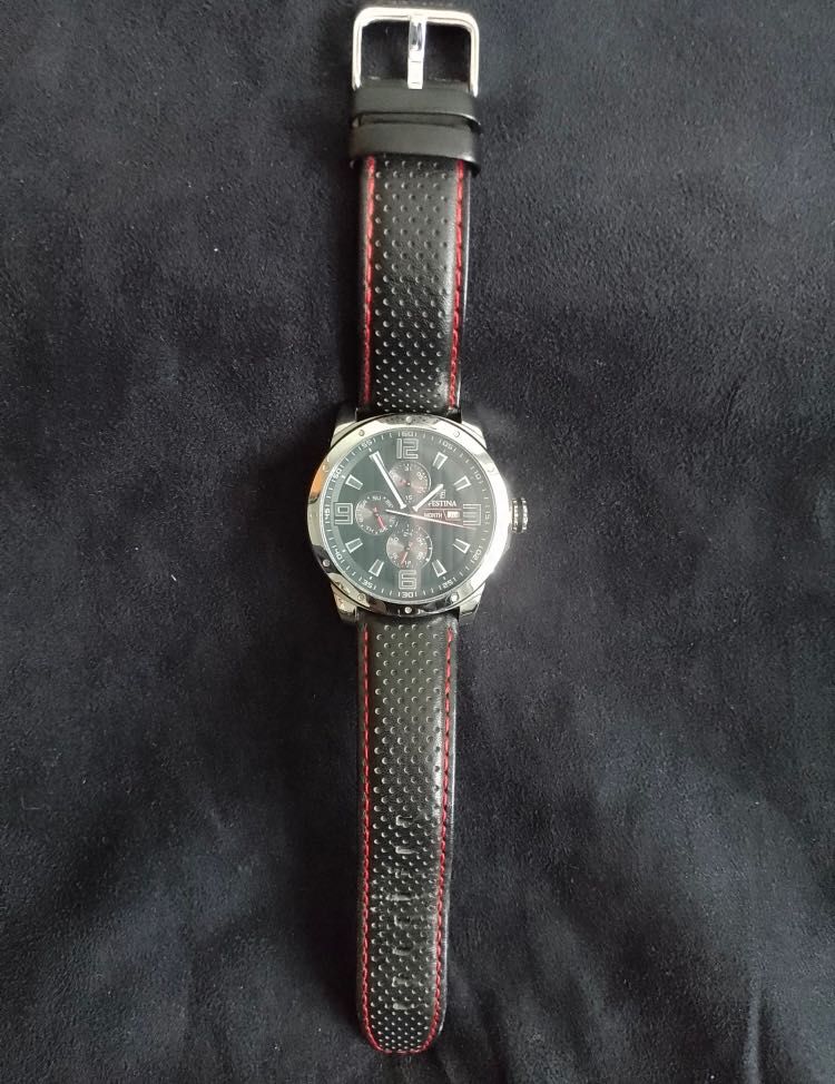 Стилен мъжки часовник Festina !!