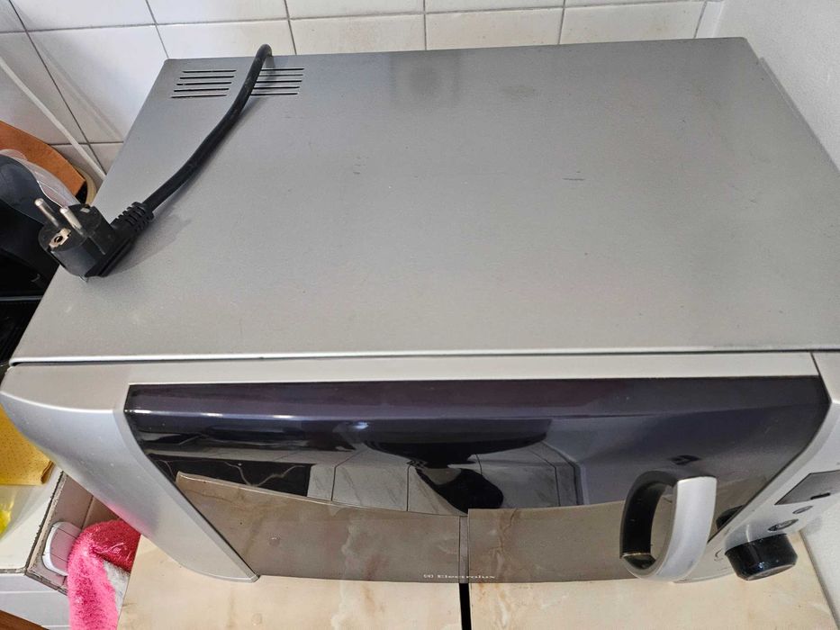 Микровълнова фурна Elecrtolux 32 литра