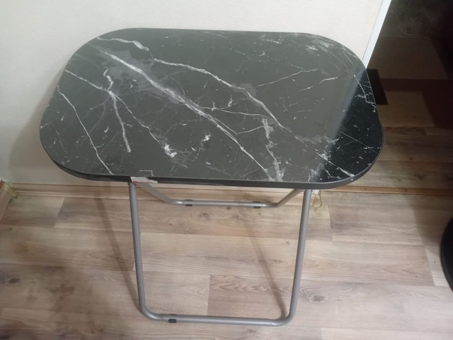 Стол  Б/У . Столик  Б/У. Обувная полка . Стеллаж . Б/у