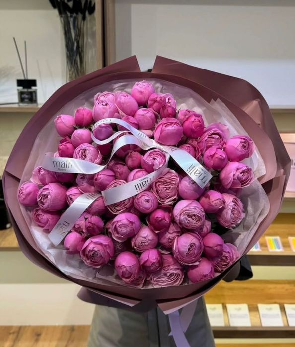 Шикарный букет пионовидных роз