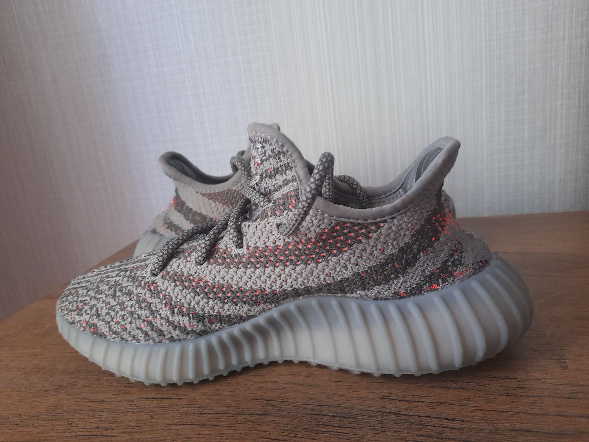 Adidas Yezzy Boost 350 V2 Beluga маратонки 38 номер.