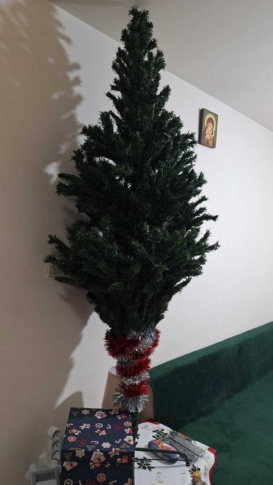 2 brazi artificiali 1,8m si 2,2m + 2 ghirlande brad 2m fiecare