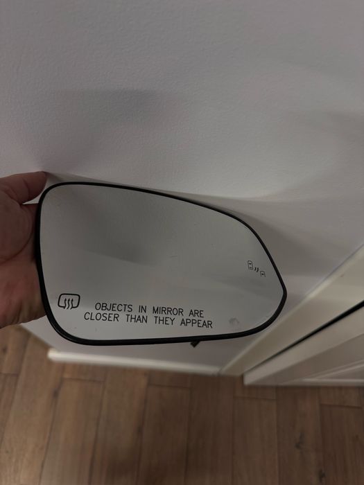 Toyota Highlander 2016  Зеркальный элемент правый