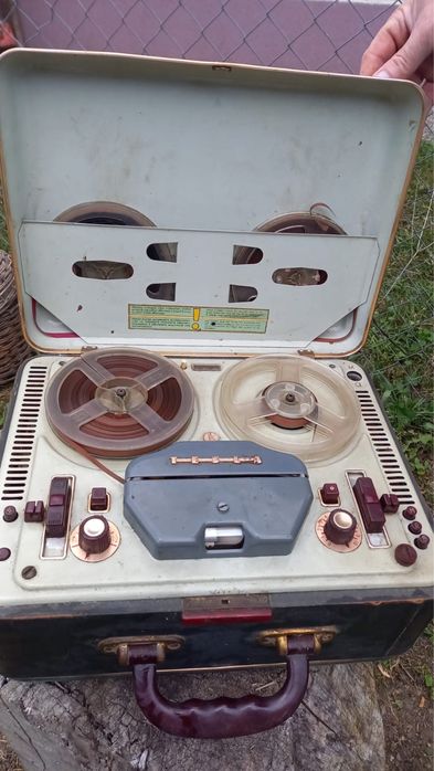 Magnetofon Tesla