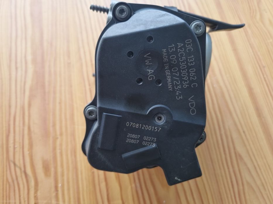 clapetă de accelerație golf5 plus  cod motor BMM