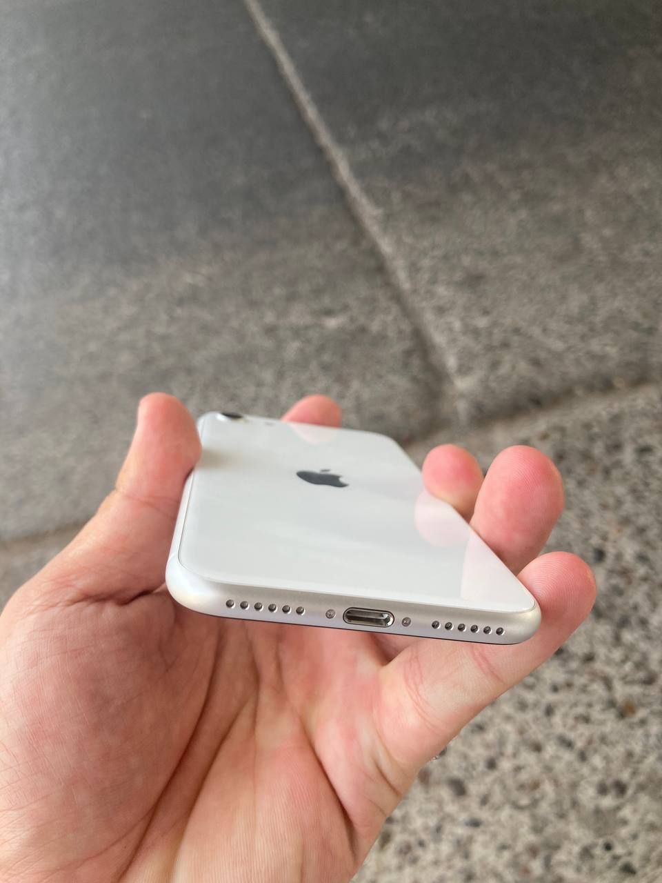 Iphone SE yengi   .