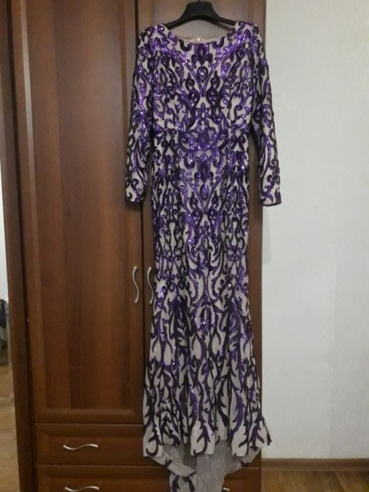 Красивое платье со шлейфом