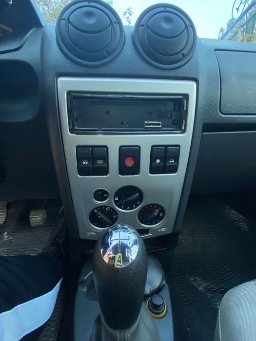 Vand dacia logan  al 2 lea proprietar