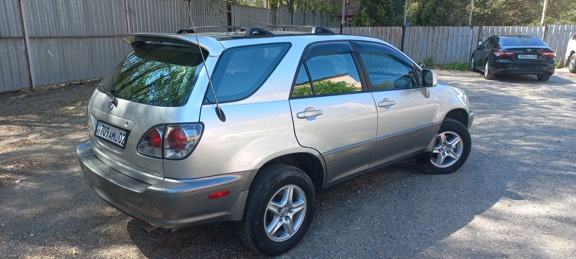 Продам Lexus RX300.