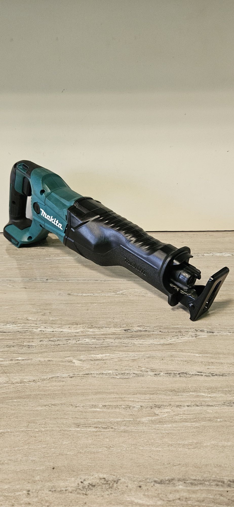 Makita Саблен трион DJR186 18V.