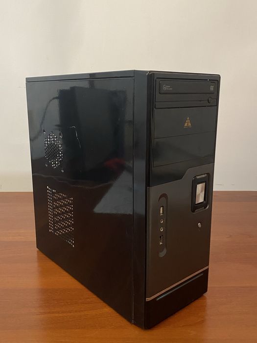 большой универсальный корпус для компьютера