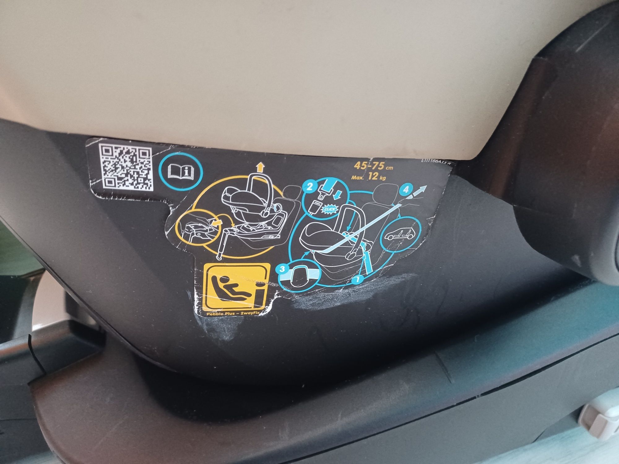Maxi Cosi Pebble plus 0-12 кг. с Isofix база
