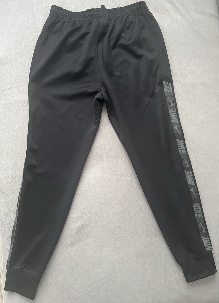 Vand pantaloni nike