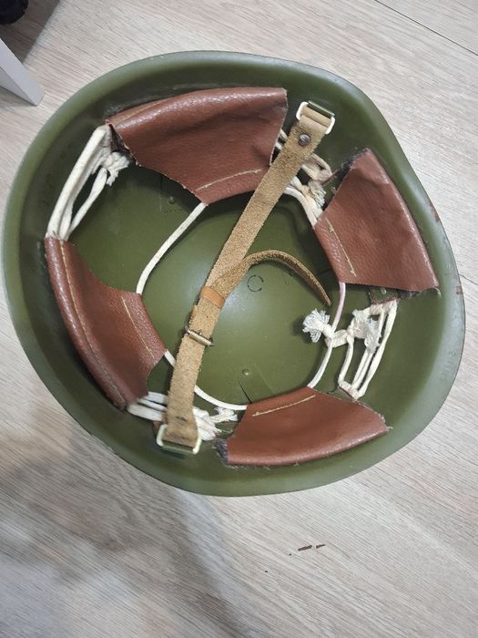 Каска стальная армейская, состояние отличное