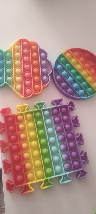 Продам игрушки попит и сумочку попит