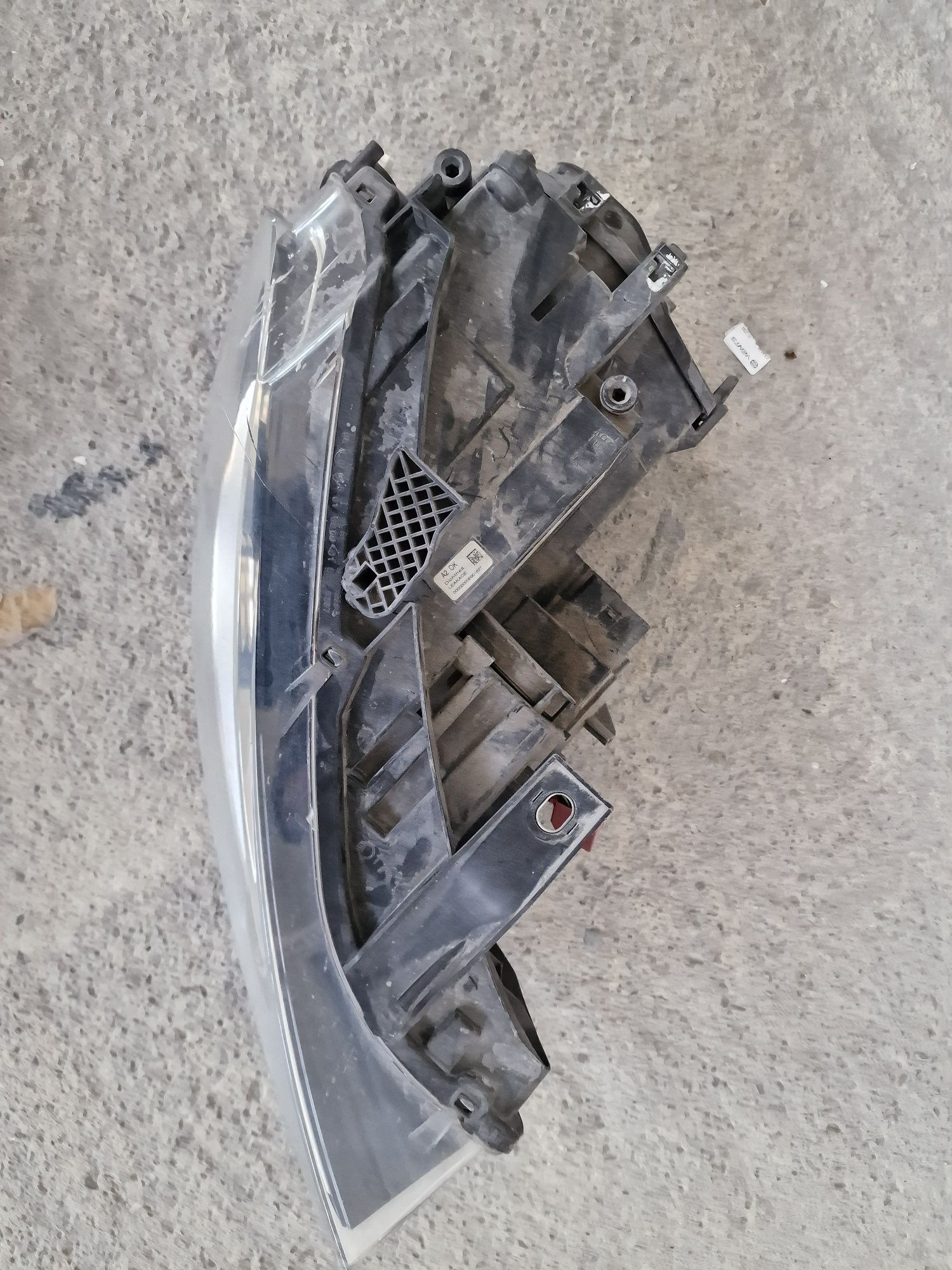 Десен фар за Audi Q3 2015г