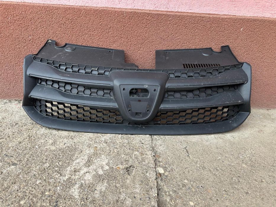 Grila radiator dacia logan 2  an 2013 -2016