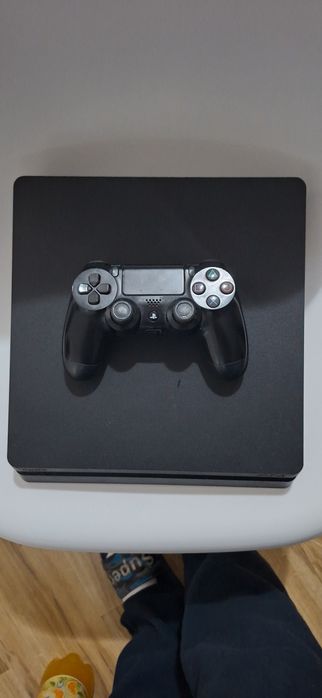 Vand ps4 slim in stare excelenta