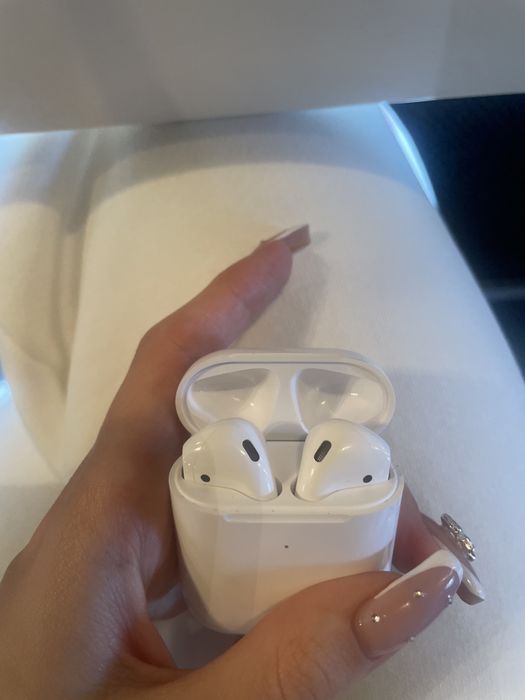 продават се: airpods 2