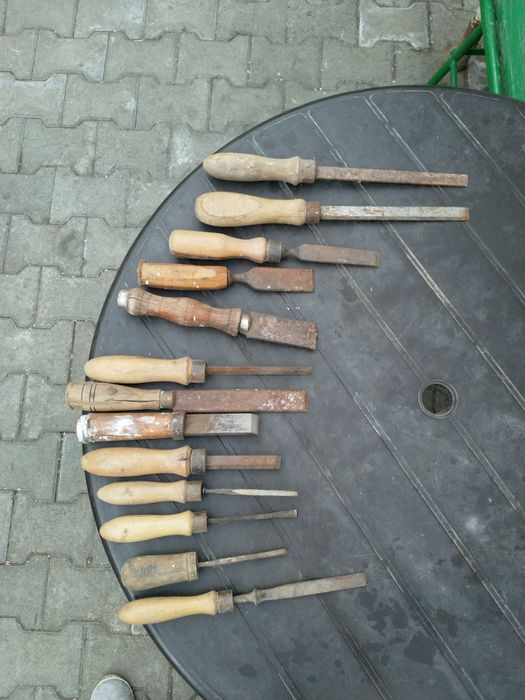 Dălți din cuțite de abricht .