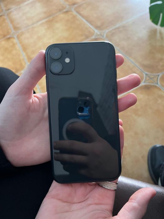 Продам 11 айфон 64 гб в идеальном состоянии акамулятор 84% 80 тыс