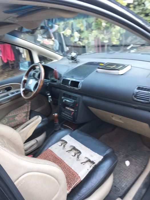 Preț 150 € sau la schimb cu animale mai multe detalii la telefon