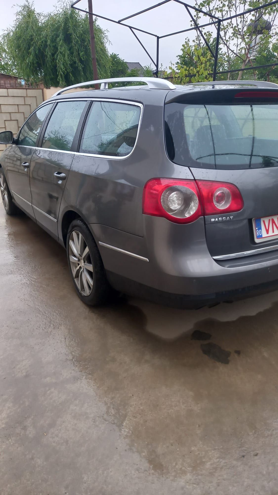 Vând Passat b6 an 2008 cod motor :bmp   3800 euro.