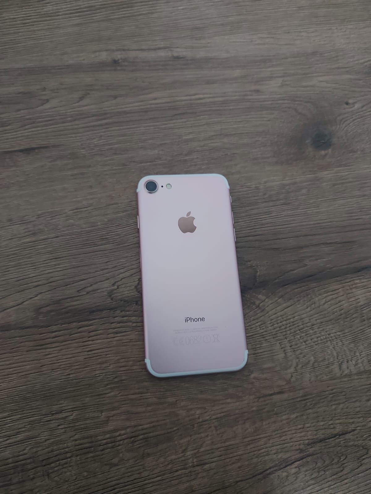 Продам  iphone 7