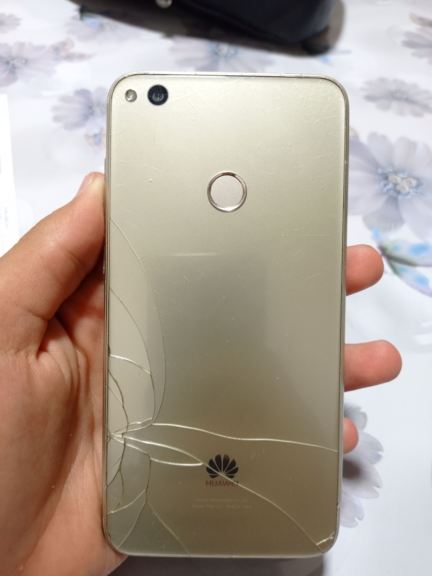 Huawei p8 Lite srocno narhini kelishamiz