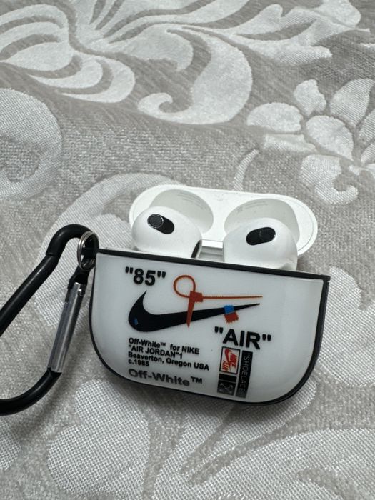 AirPods серия 3