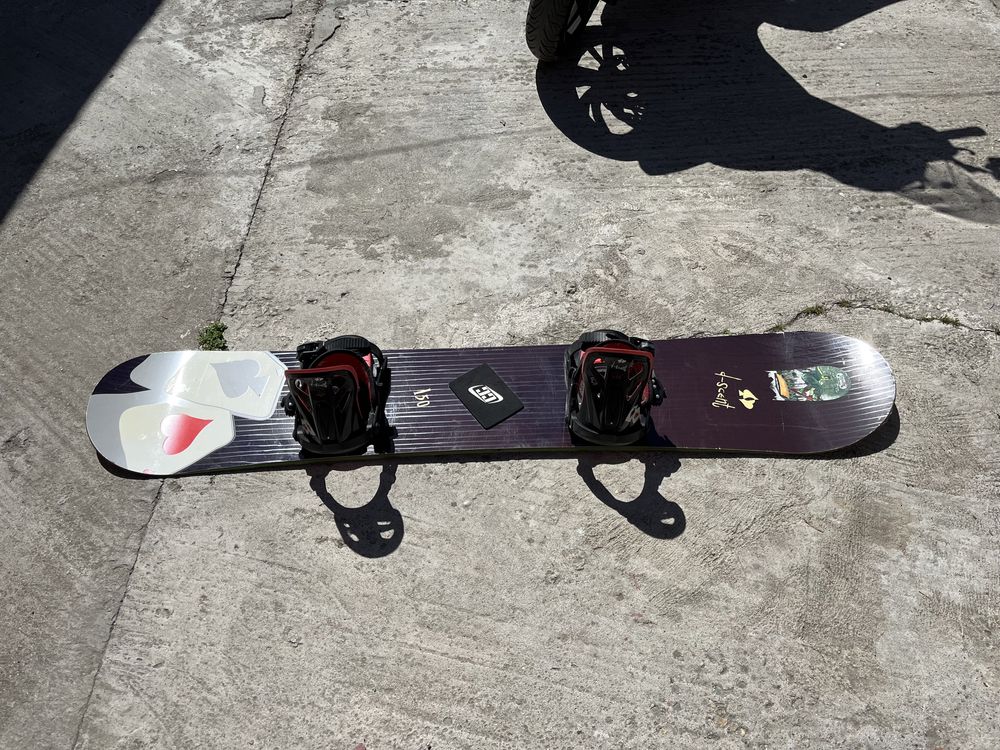 Placa de snowboard cu legaturi