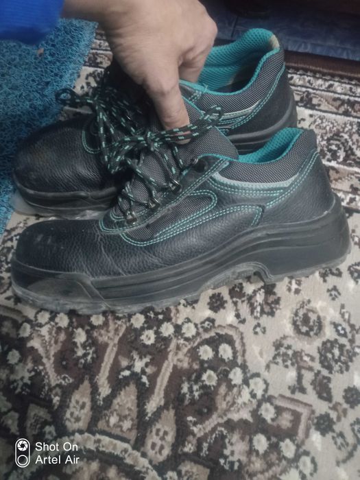 Ботинки рабочи 2 марта кийилган учила темири бор