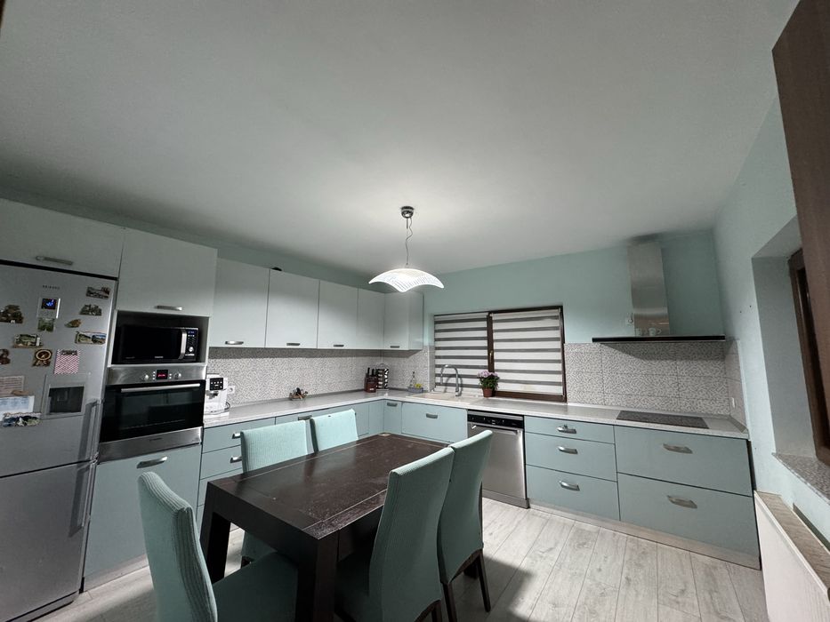 mobila de bucatrie turcoaz