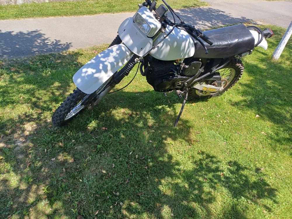 Vând Motocicleta de teren, marca Suzuki, de 250cc